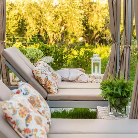 Stylish With Private Pool *